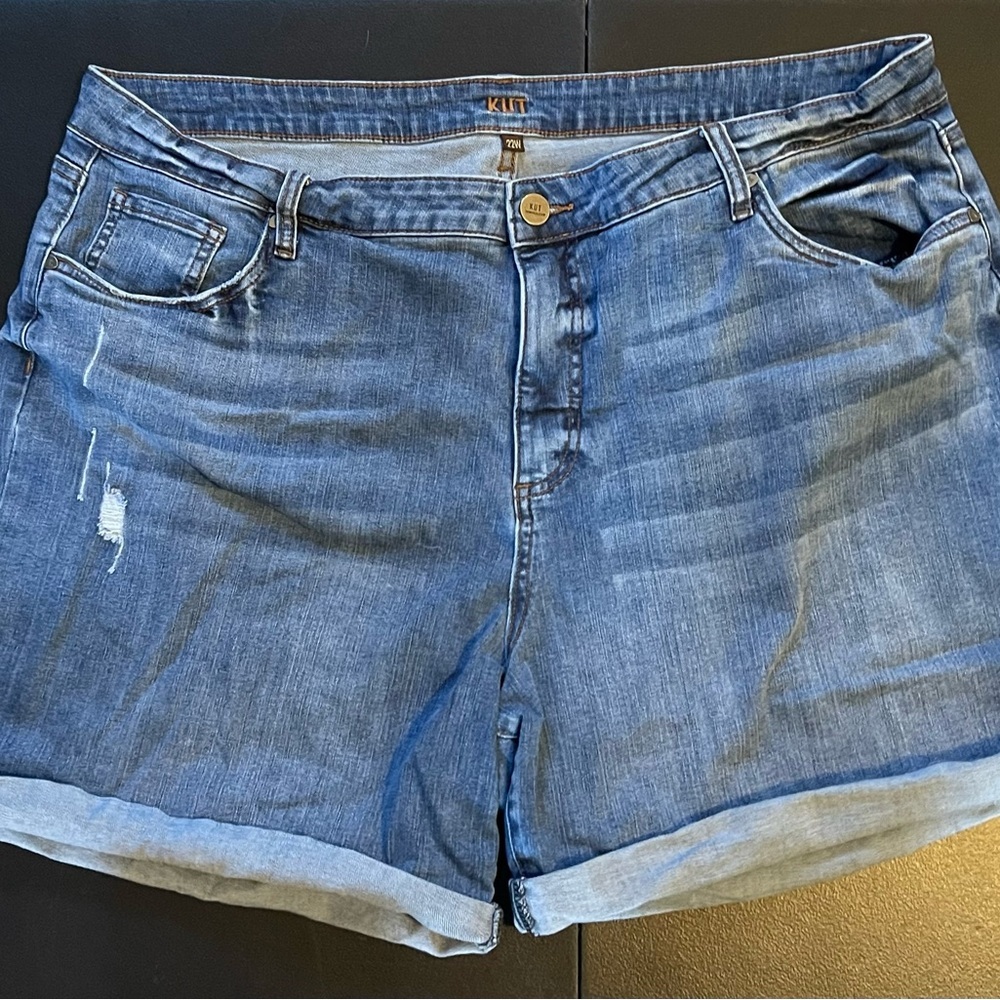 Kut from the Kloth Catherine Boyfriend Shorts 22W